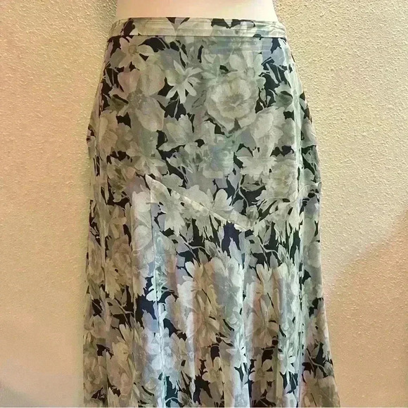 Vintage Banana Republic Muted Blue, Grey, and Green Floral Ruffle Skirt Size 2 - Picture 2 of 7